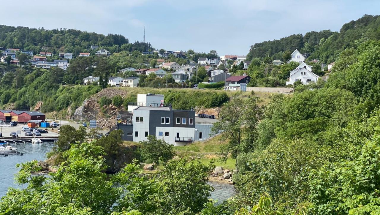 Sentral Leilighet I 3. Etg. Sorvendt Med Utsikt Appartement Farsund Buitenkant foto