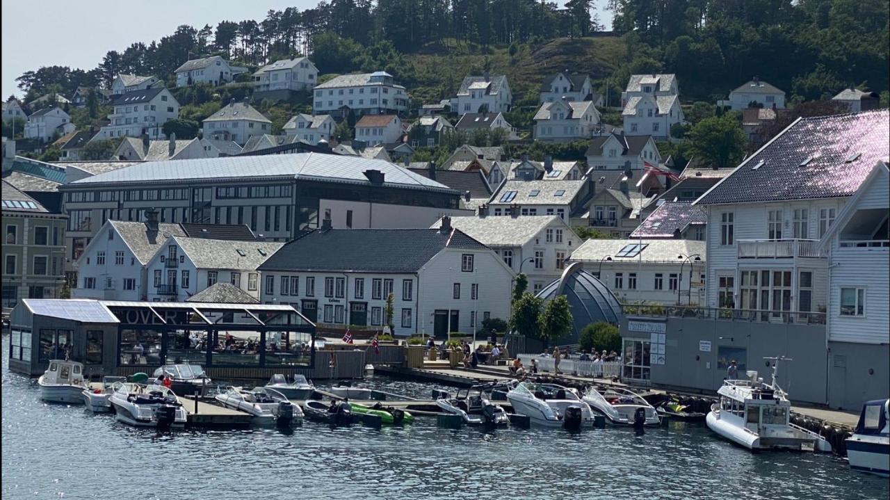 Sentral Leilighet I 3. Etg. Sorvendt Med Utsikt Appartement Farsund Buitenkant foto