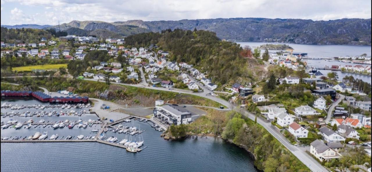 Sentral Leilighet I 3. Etg. Sorvendt Med Utsikt Appartement Farsund Buitenkant foto