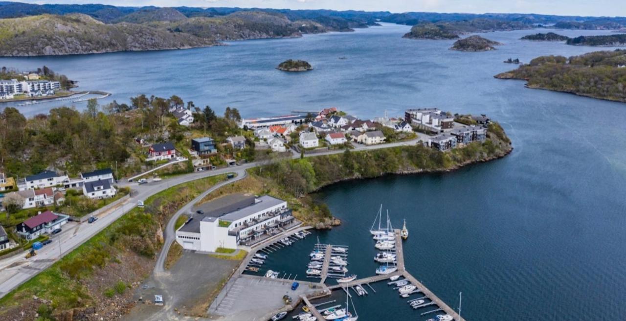 Sentral Leilighet I 3. Etg. Sorvendt Med Utsikt Appartement Farsund Buitenkant foto